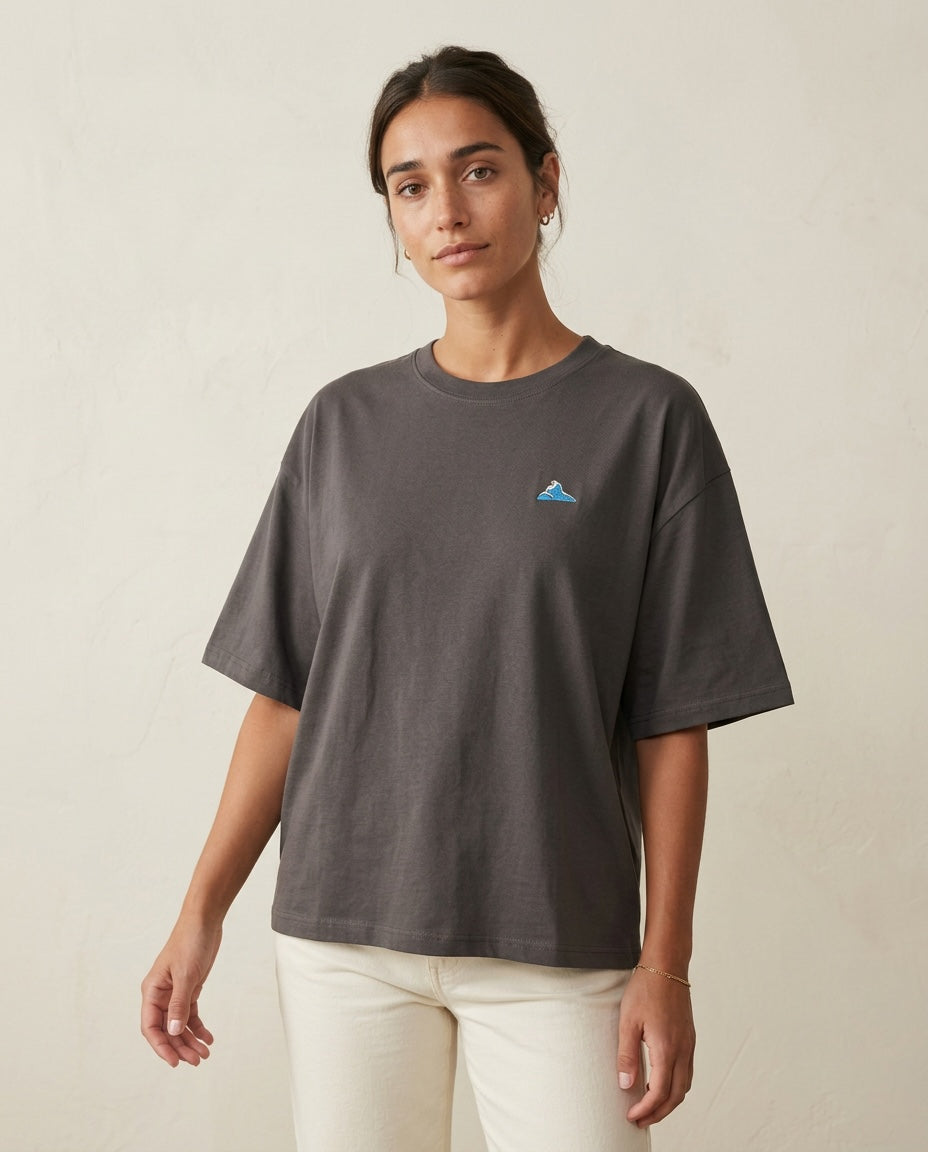 A woman wearing the 1800m Club Hörnli embroidered Boxy T-shirt designed in Arosa, Switzerland.