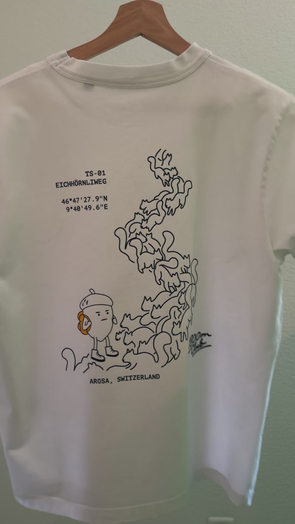 Video preview of the Eichhörnliweg Club Edit illustration on the back of a cream T-shirt